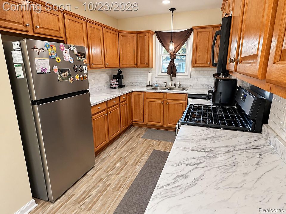 23076 Hoover Ave, photo 14