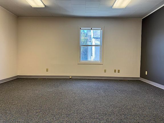3rd image of 824 Main St