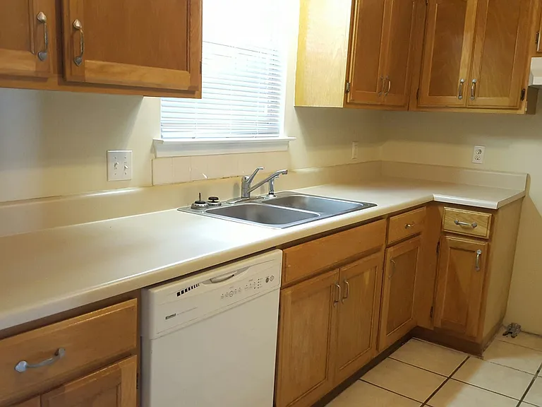 410 S College St #7 — Photo 7