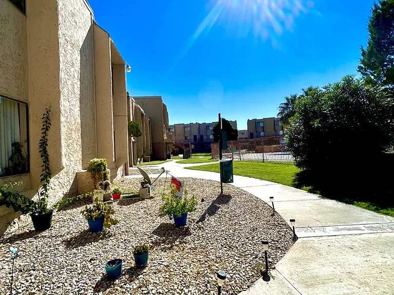La Estancia Apartments — Photo 12