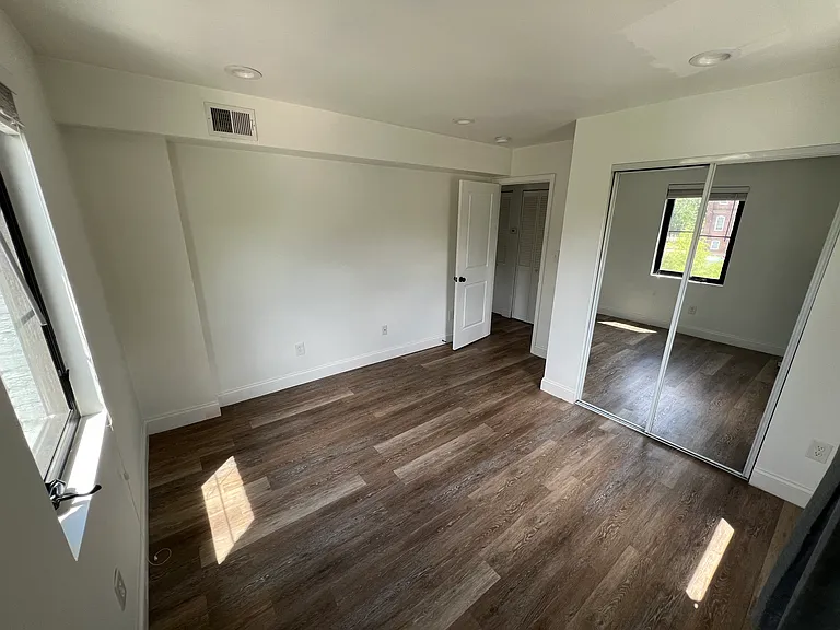 239 12th Pl NE #3 — Photo 6