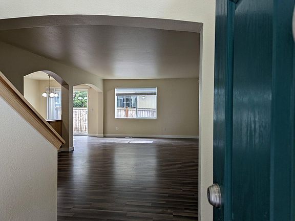 3rd image of 7208 177th St E