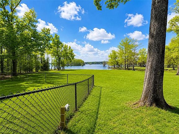 3rd image of 1116 Pin Oak Dr