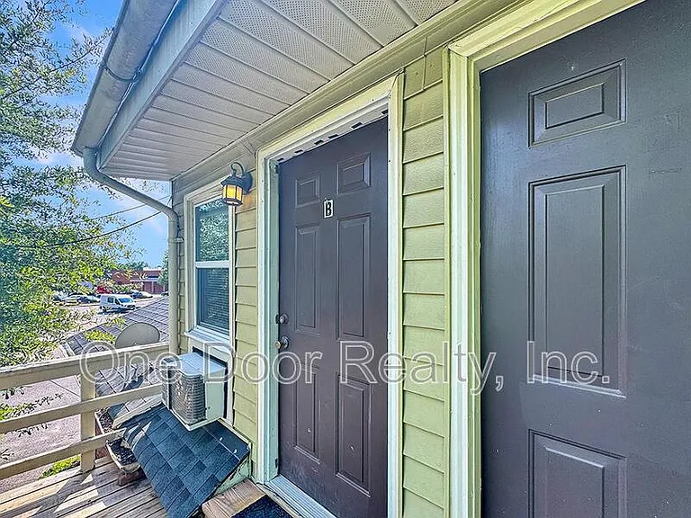 1107B Richmond Rd — Photo 3