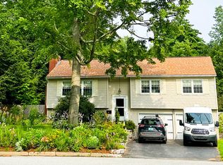 7 Yandow Dr, South Burlington, VT 05403