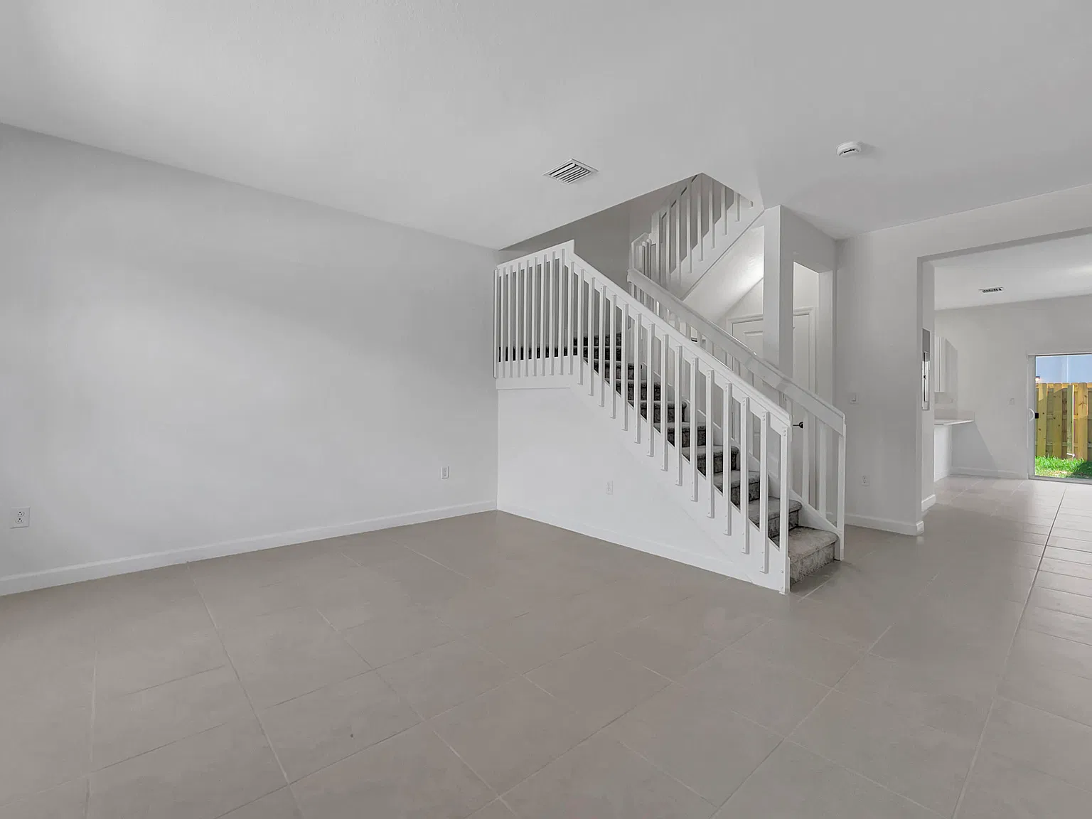3 bed, 2.5 bath, 1548 sqft, $3,300 — Photo 2
