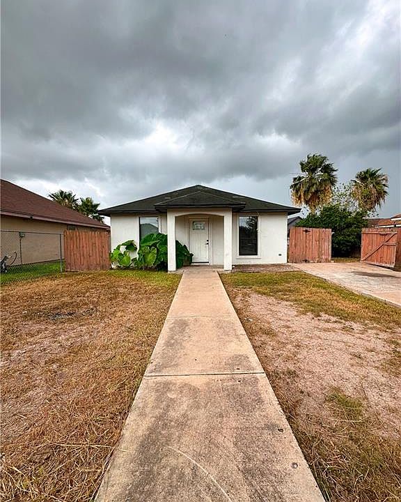 1st image of 905 W Green Jay Ave