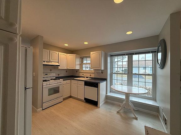 5th image of 30 Pilar Ln