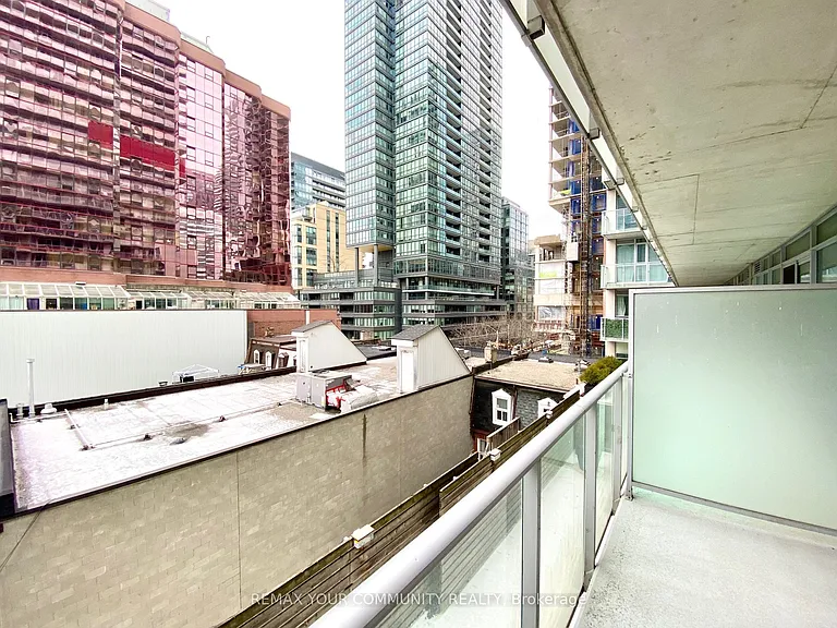 375 King St W #402 — Photo 7