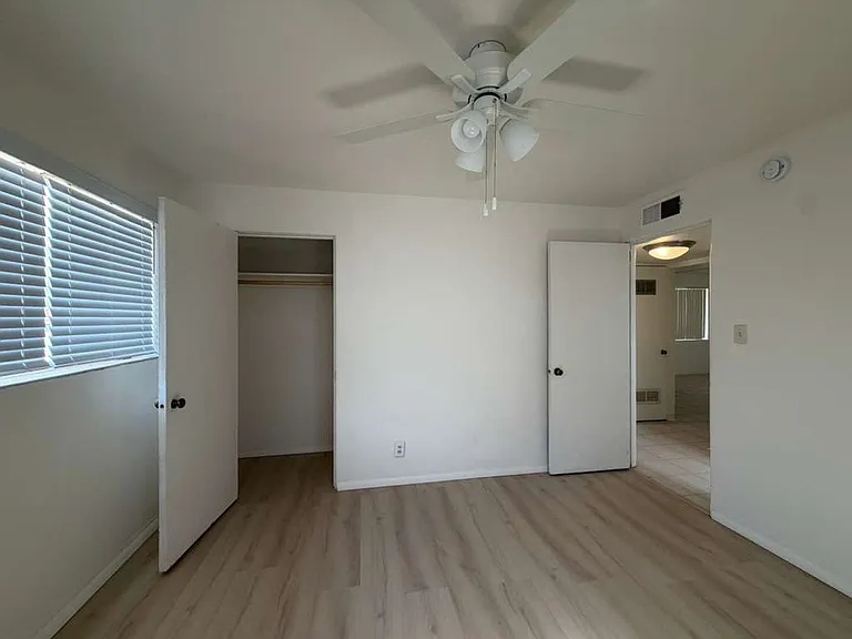 1408 E 8th St #1408 — Photo 4