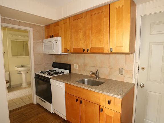 2nd image of 2141 W Webster Ave APT 1R