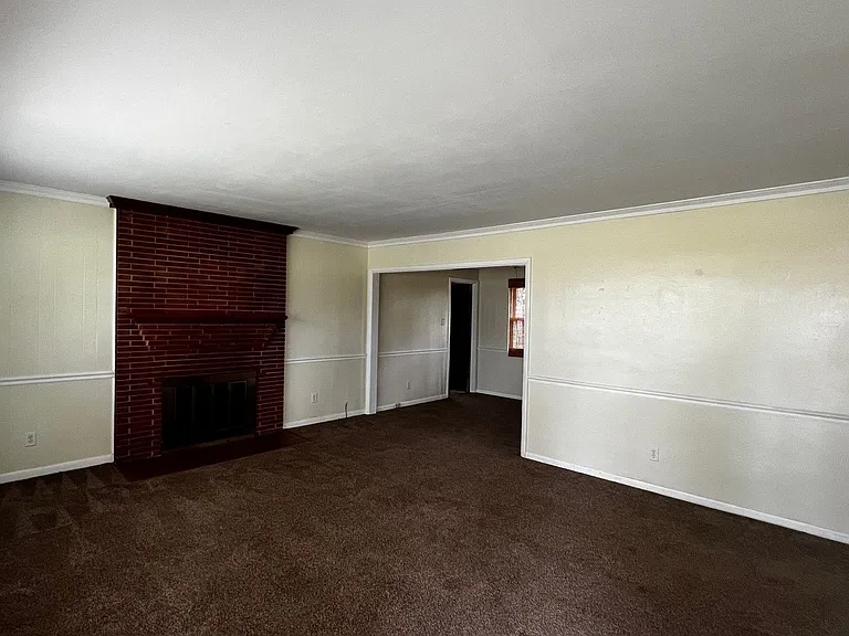 207 Robin Rd — Photo 2