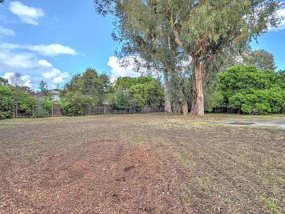 4th image of 250 Catalpa Dr