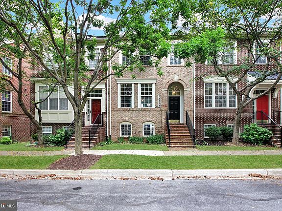 3rd image of 23524 Gardenside Pl