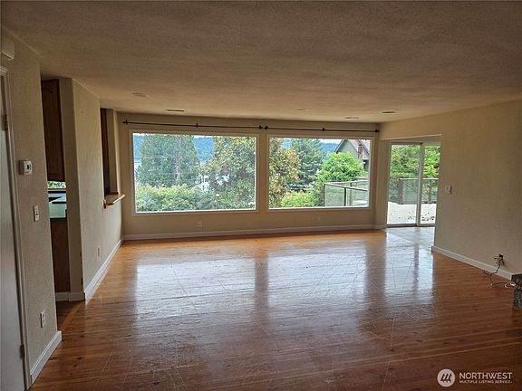 5th image of 5560 Ocean View Boulevard NE