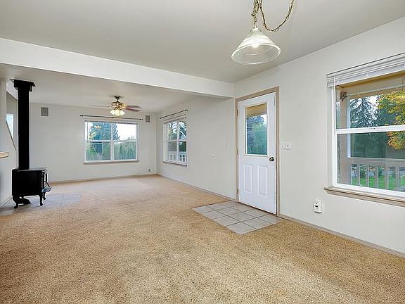 5th image of 6222 NE Center St #A