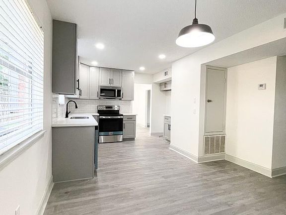 3rd image of 1817 Ellerslie Ave