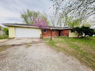 120 S Pinecrest Ave, Strafford, MO 65757