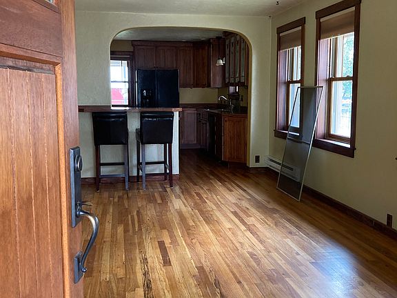 2nd image of 225 E Montezuma Ave