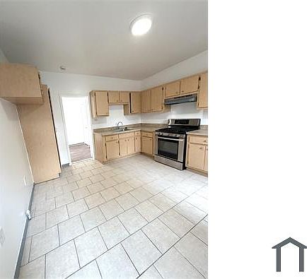 1st image of 26 Hillman St Floor 1