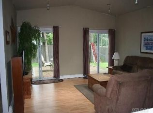 34 Lakeside Dr, Ronkonkoma, NY 11779