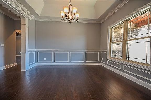 3rd image of 225 Laurel Cyn