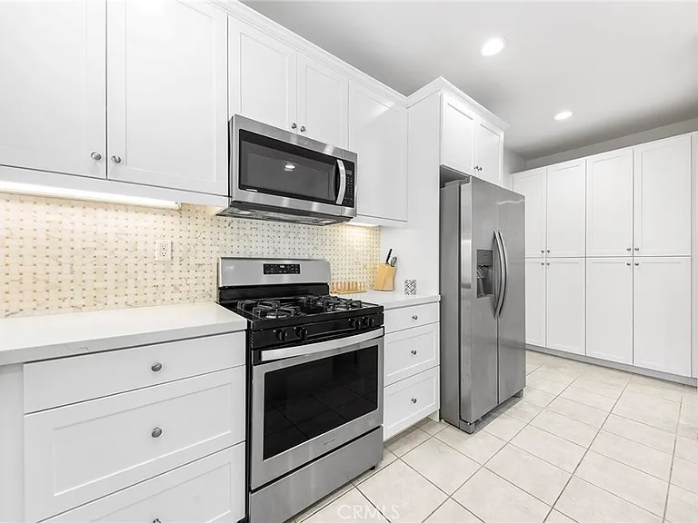 117 Henson — Photo 16
