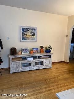5th image of 146 Maple Ave