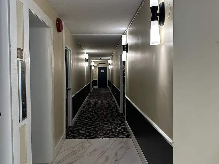 The Hampshire House — Photo 6