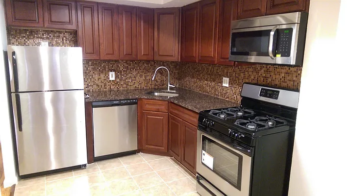 Rented by Metro Garden Realty NYC | media 21