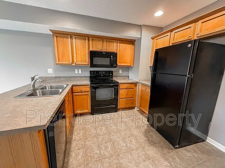264 N Hedge Ln — Photo 5