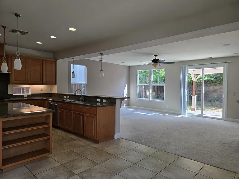626 W La Canada Ave — Photo 18