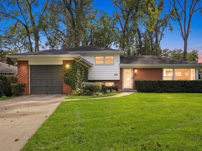221 W Sheridan Pl, Lake Bluff, IL, 60044