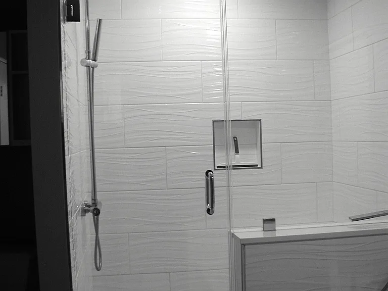 Tiled Shower with Bench