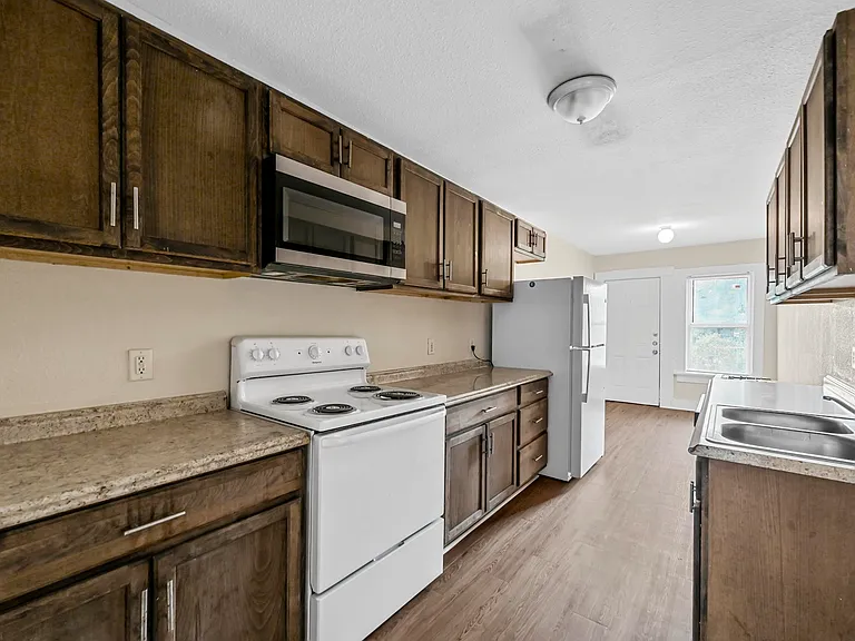 1016 E Arlington Ave #D — Photo 5