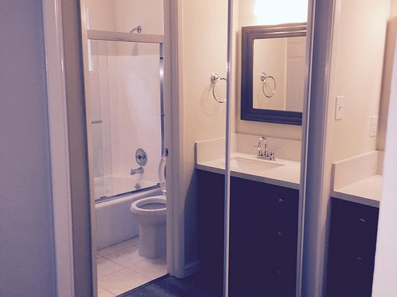4th image of 40 Glen Eyrie Ave APT 5