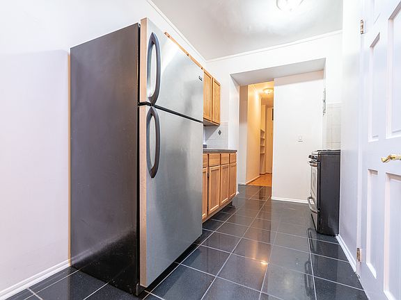 2nd image of 529 E 13th St APT 1C