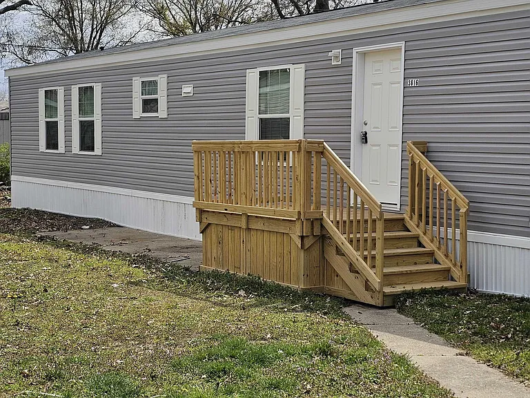 2300 Lafayette Ave #26 — Photo 2