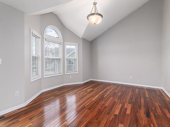 5th image of 11911 N Charlotte St