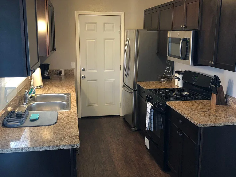 803 S Wyoming Ave — Photo 2