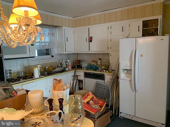 4th image of 727 W 11th St
