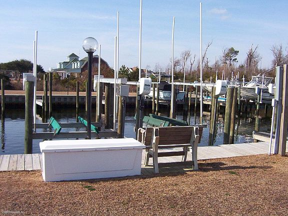 3rd image of 208 YACHT CLUB
