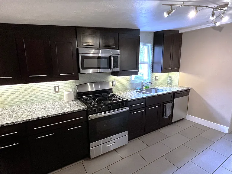 356 Jefferson St #1-3 — Photo 17