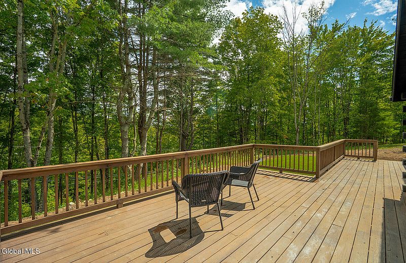 5th image of 131 Powderhorn Way
