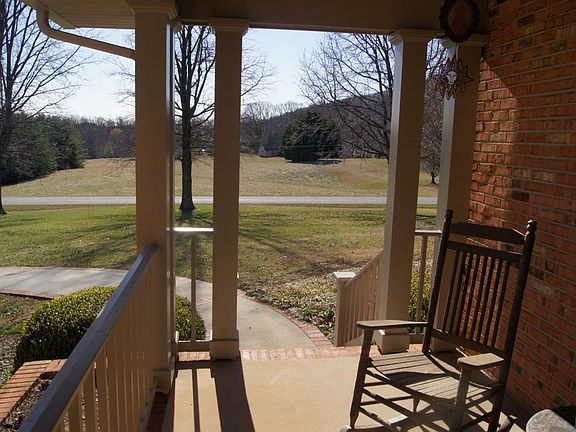 5th image of 205 Mountain Laurel Dr