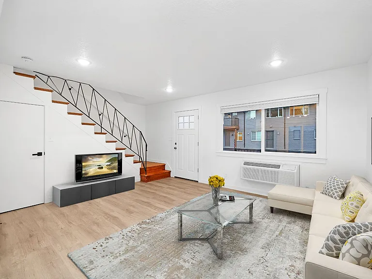 Hillsboro Court — Photo 22