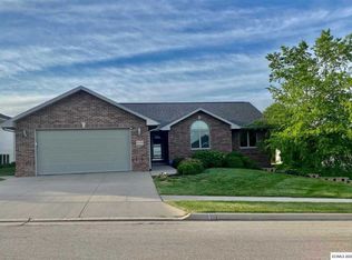2576 Hilton Springs Dr, Dubuque, IA 52002