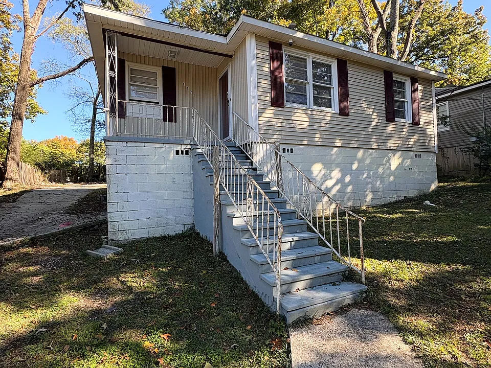 1373 5th Pl NW
