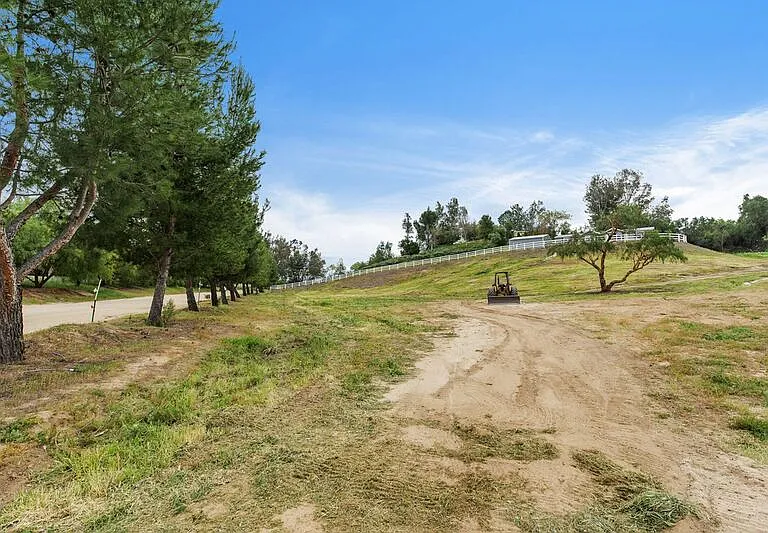 40589 Los Amantes Rd — Photo 29