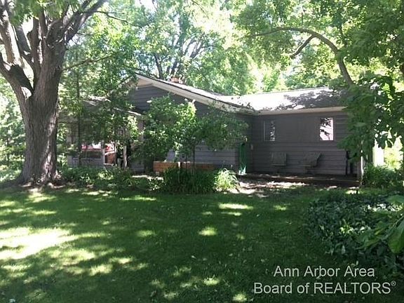 3rd image of 480 E Shore Dr
